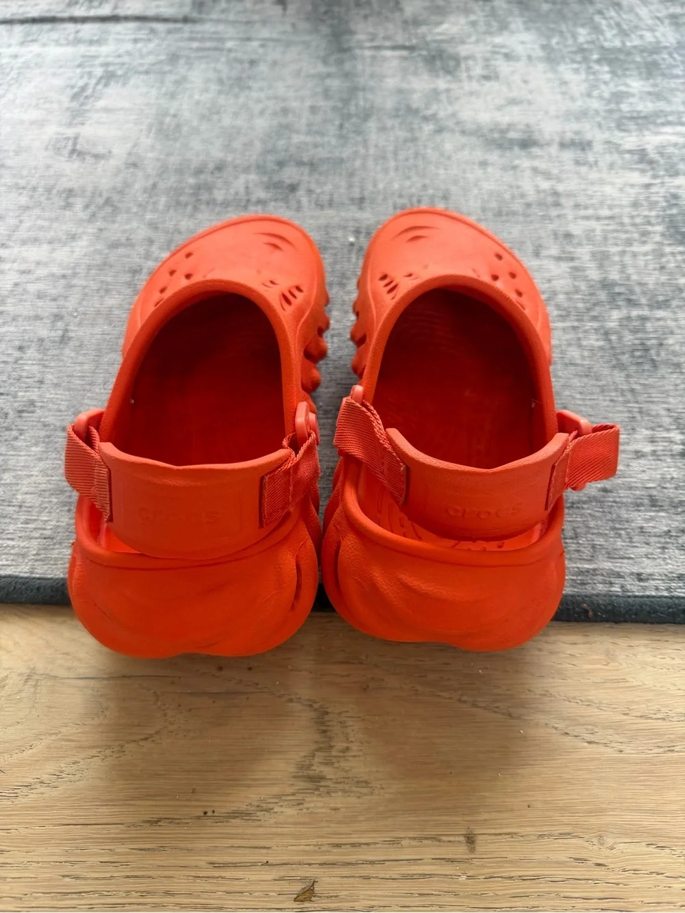 Crocs Echo Clog Orange Kids Size J2 Sport Mode Comfort Shoes
